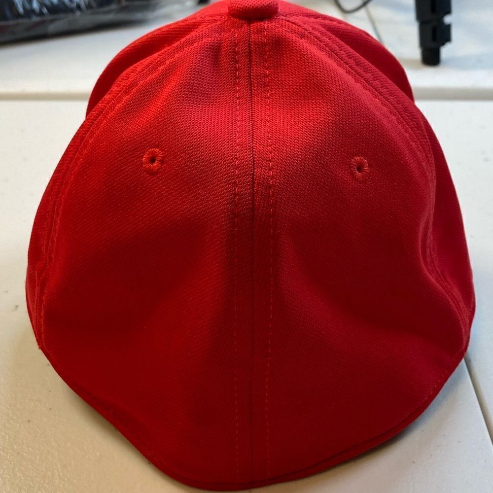 NWOT Under Armour Child Boys Red UA Logo Baseball Cap - Flex Fit Youth M/L - Picture 5 of 6